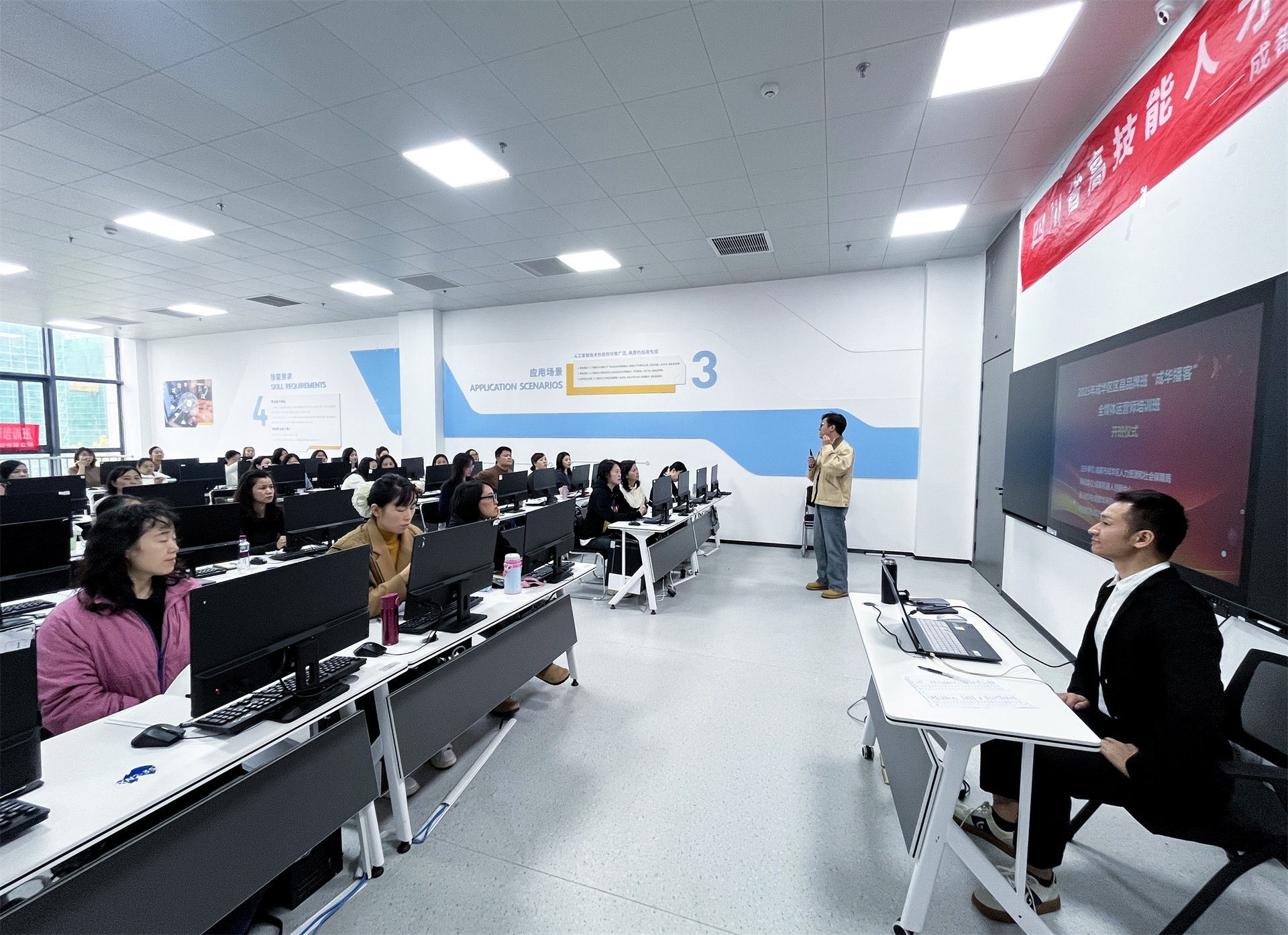 微信图片_20251107155758.jpg 微信图片_20251107155758.jpg